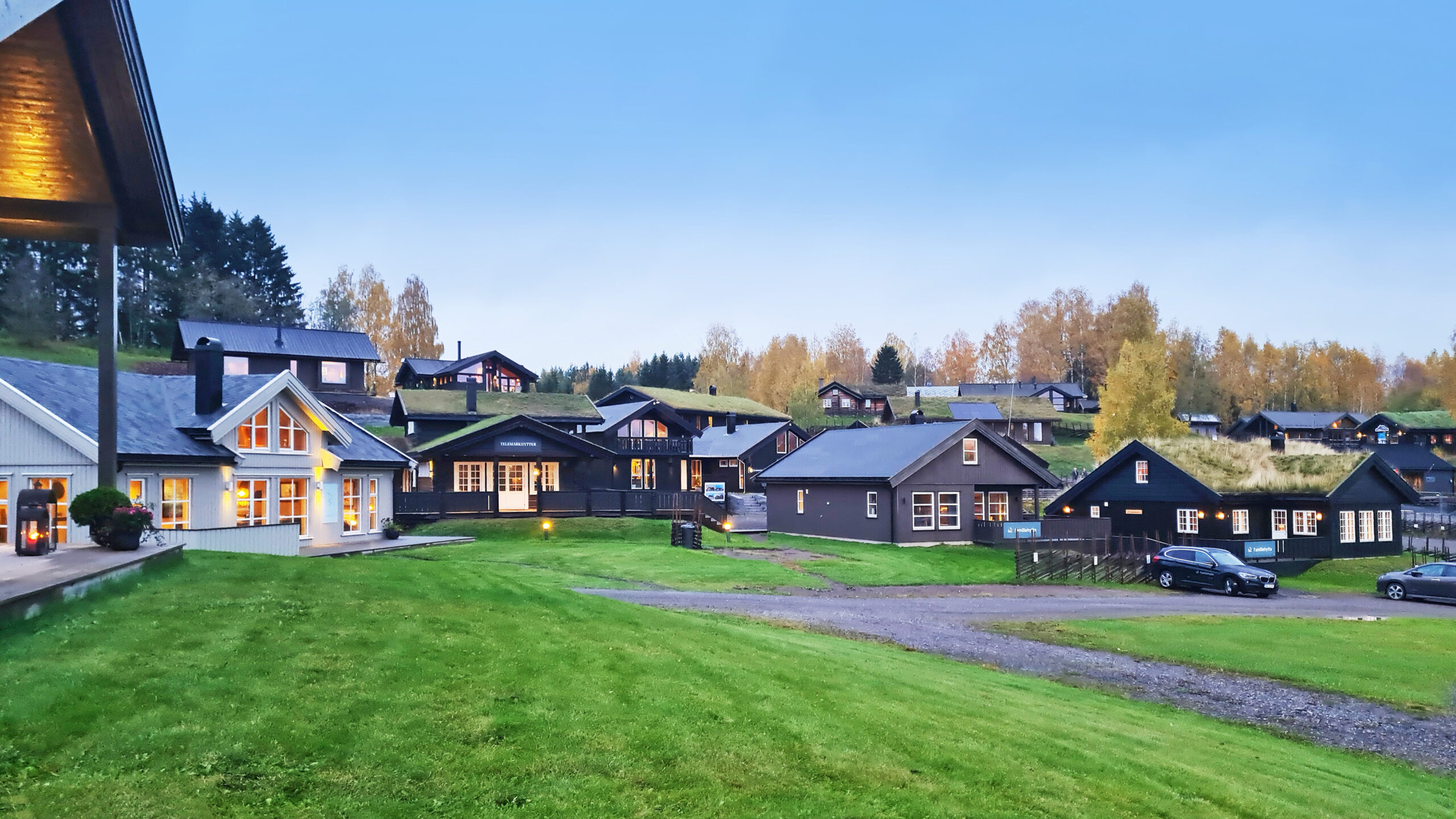 30 komplette, møblerte hytter 